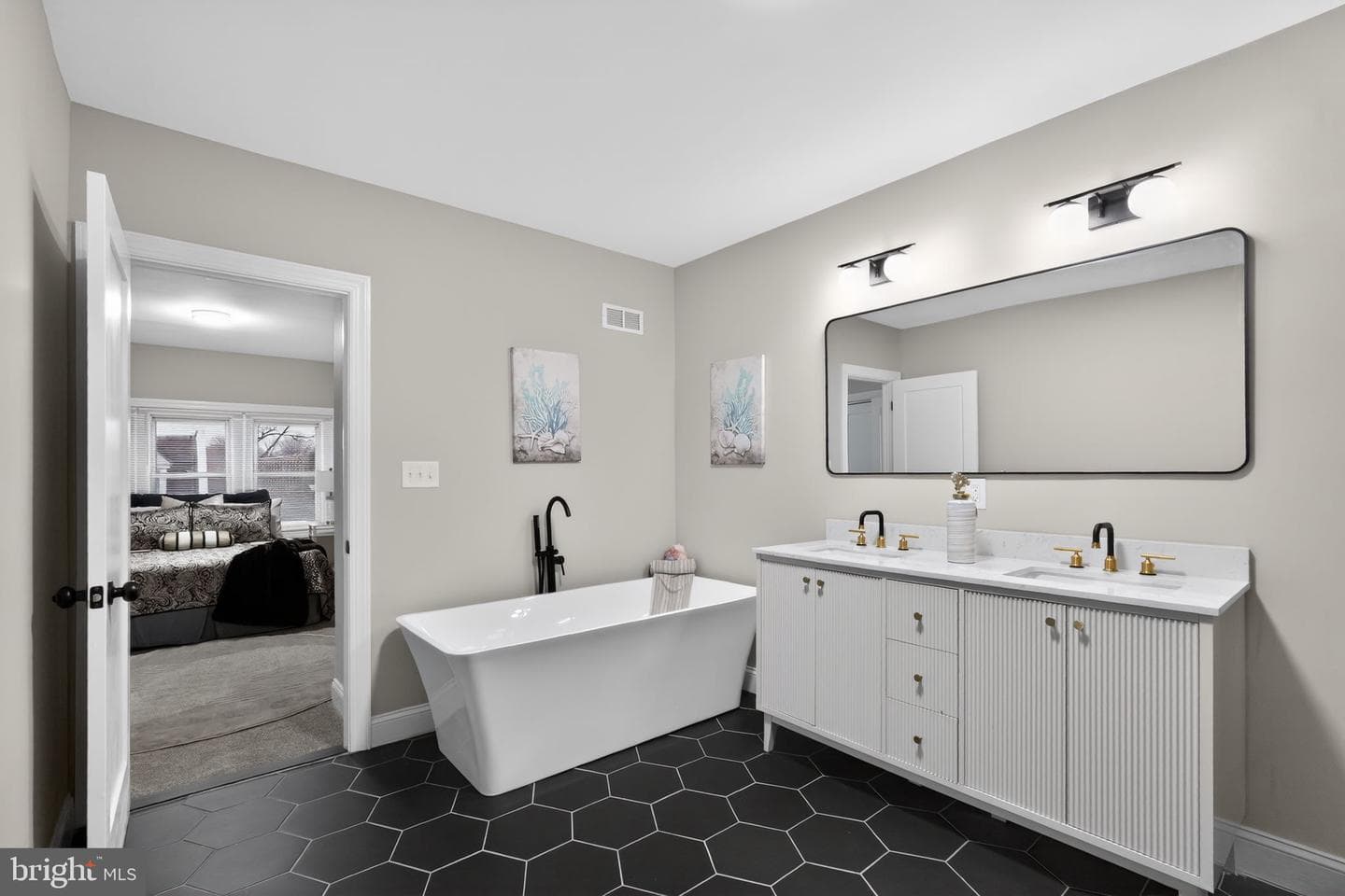 6111 Baynton Street photo 17