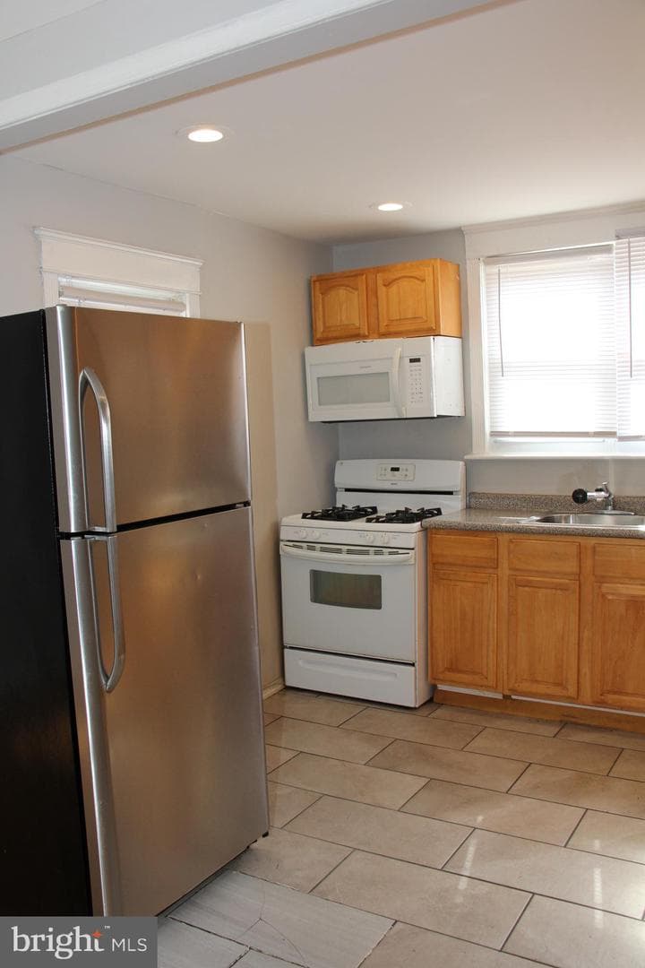 3926 Howland Street photo 8