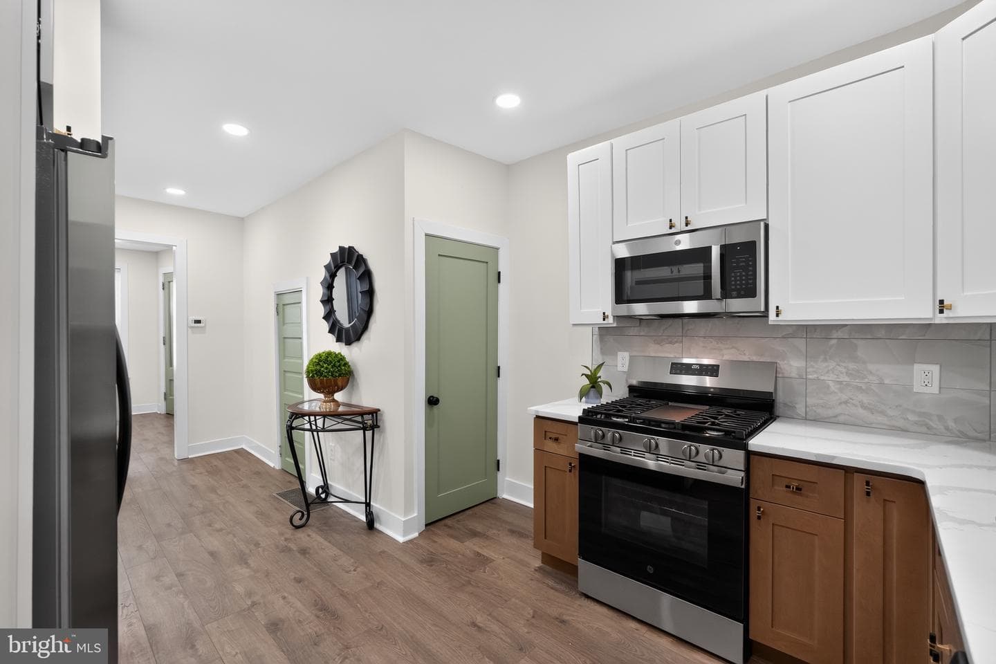 222 E Dorset Street photo 10
