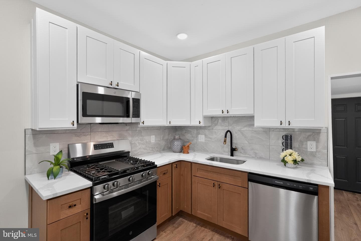 222 E Dorset Street photo 11