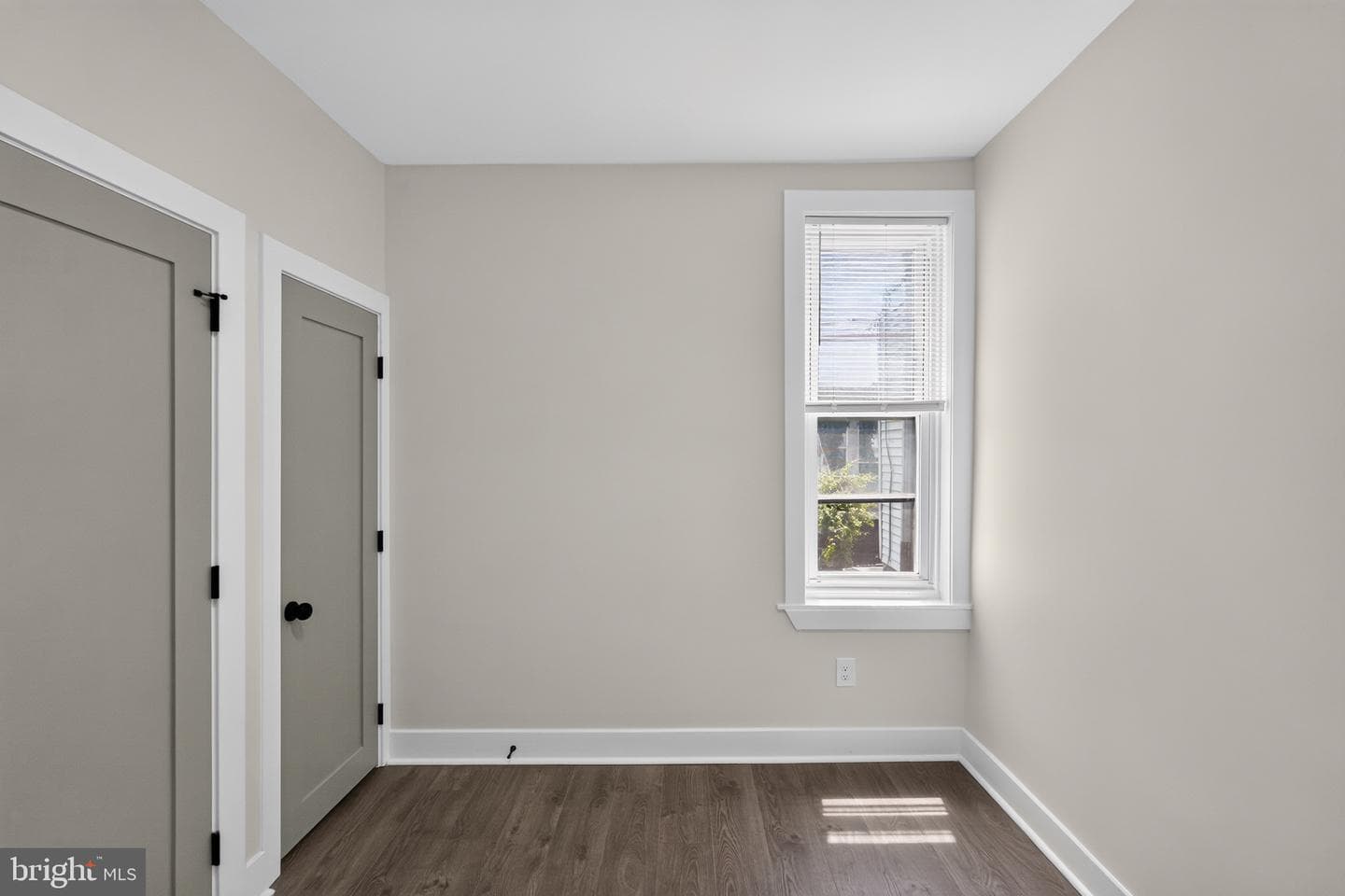 222 E Dorset Street photo 20