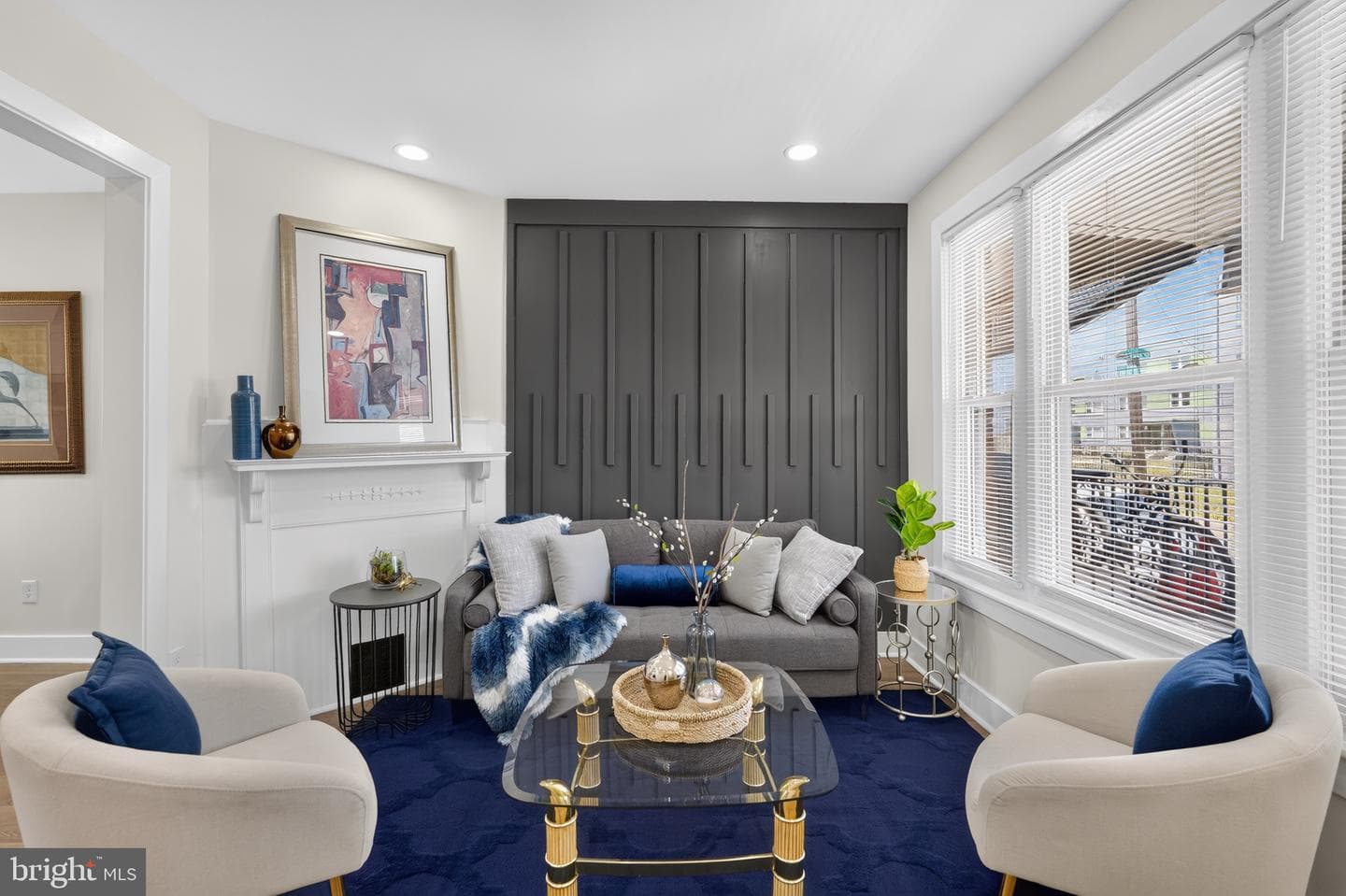 222 E Dorset Street photo 5