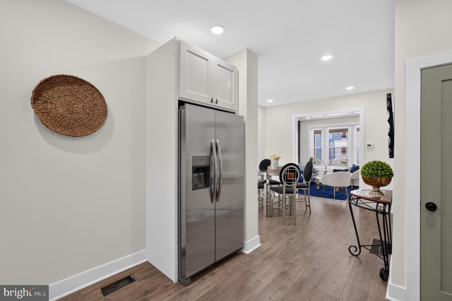222 E Dorset Street photo 9