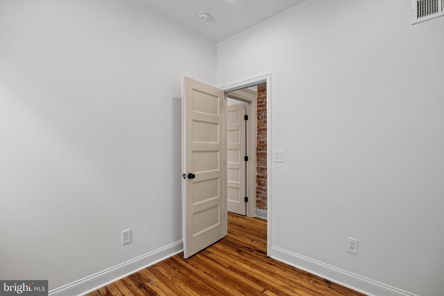 5131 Cedar Avenue photo 32
