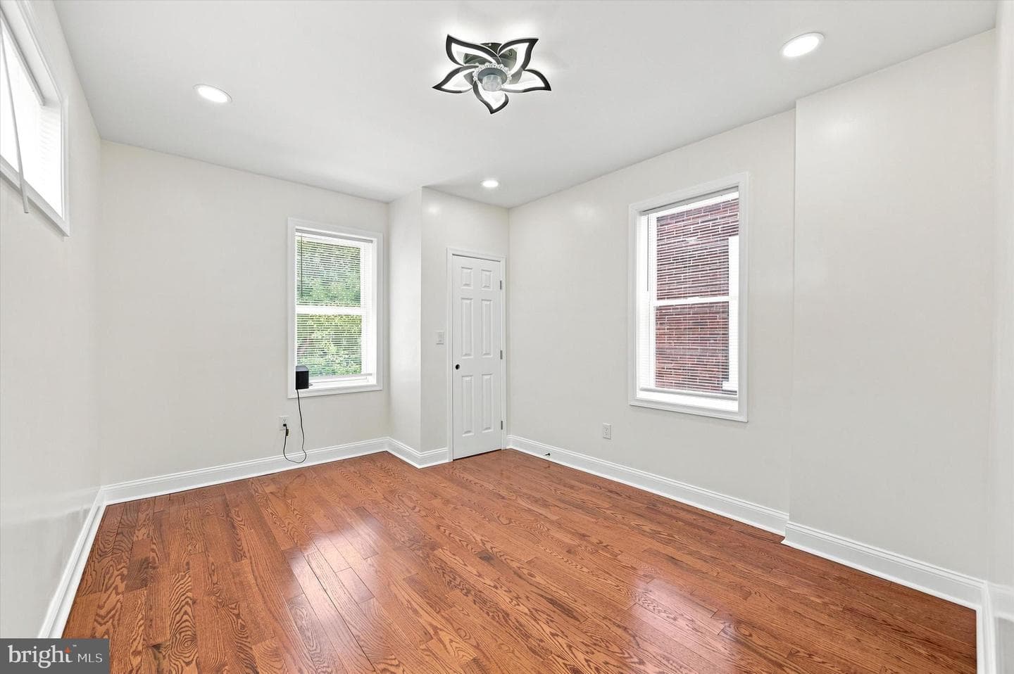 6047 Race Street photo 23