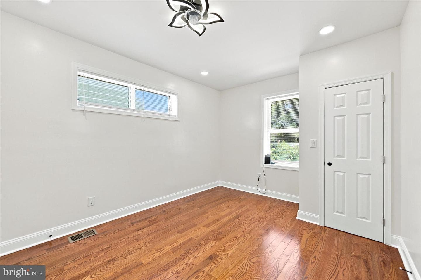 6047 Race Street photo 24