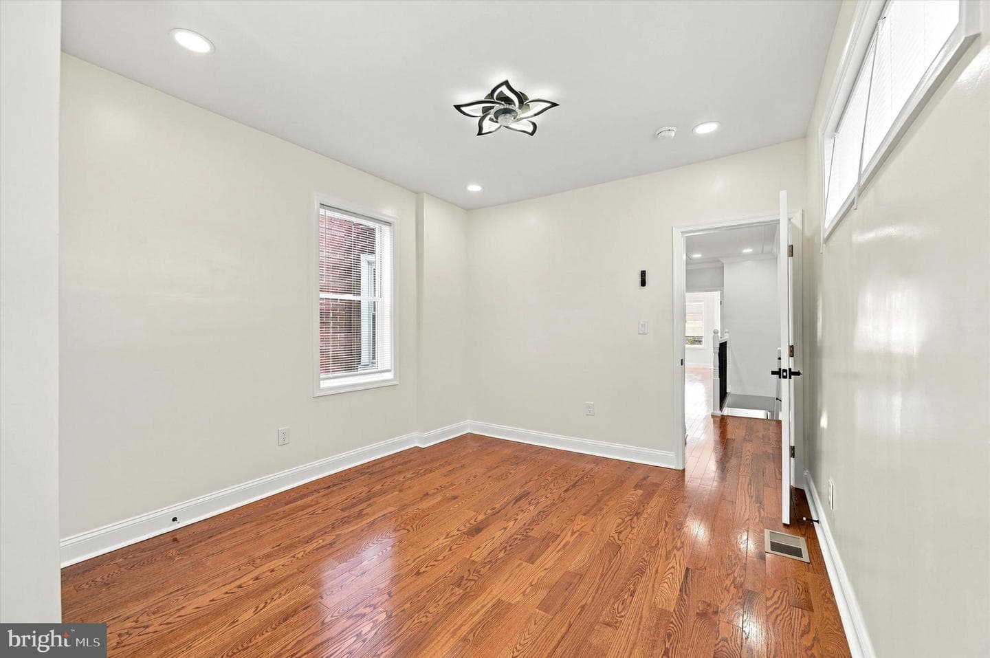 6047 Race Street photo 25