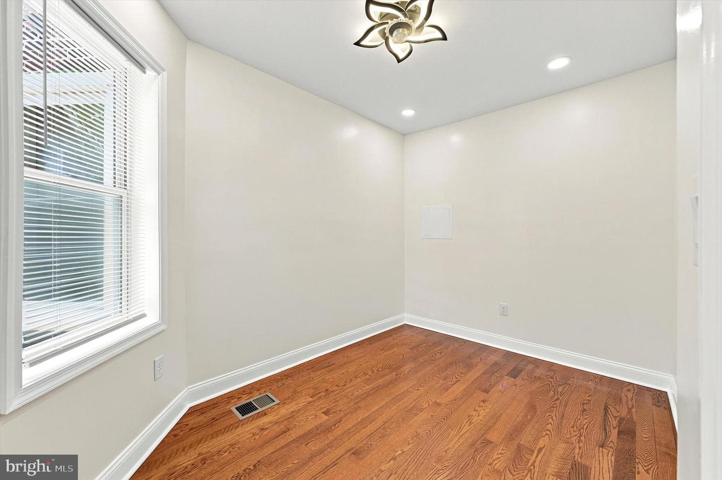6047 Race Street photo 26