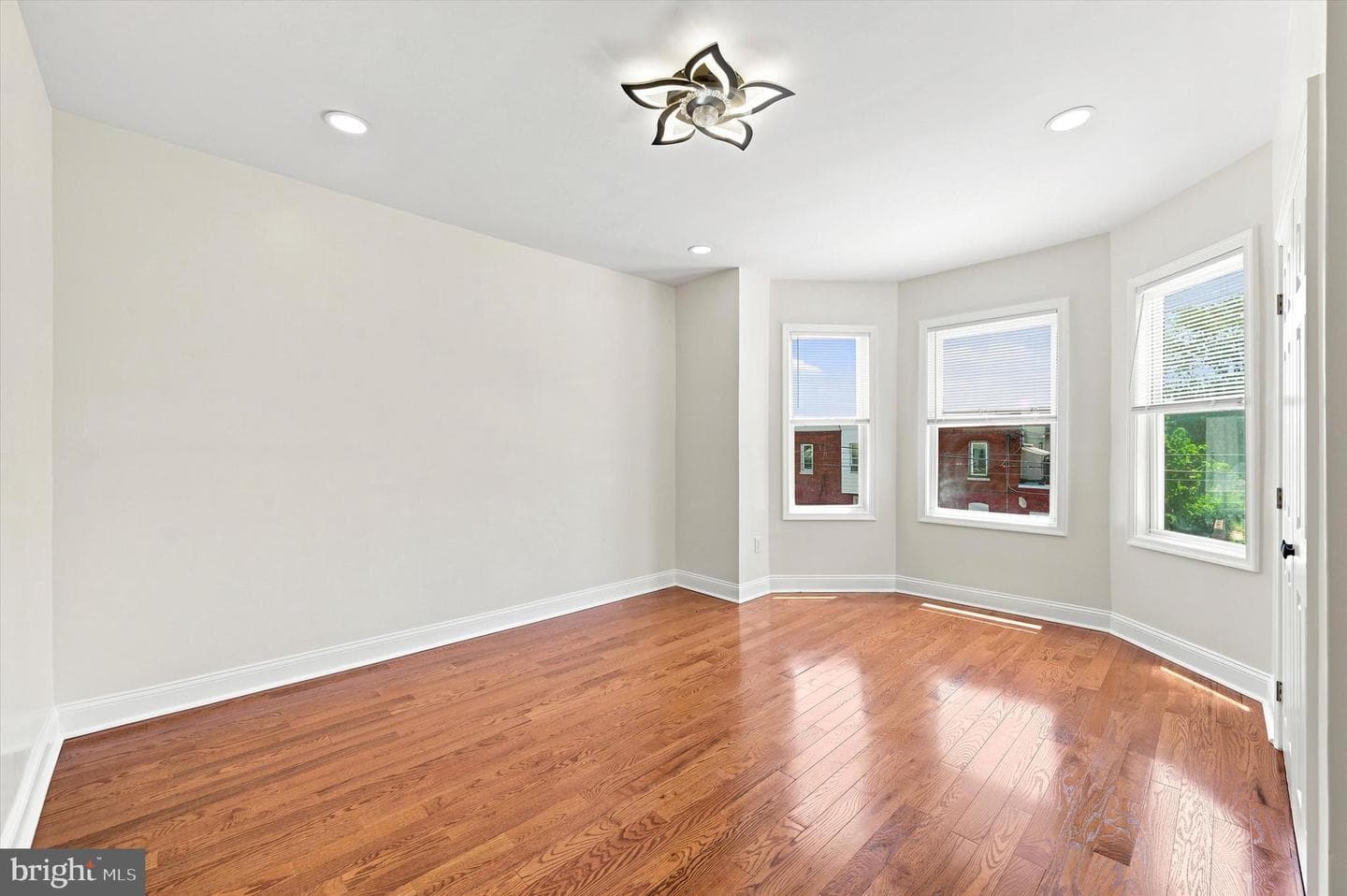6047 Race Street photo 30