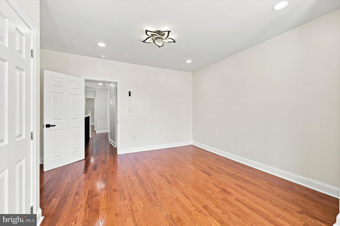 6047 Race Street photo 32
