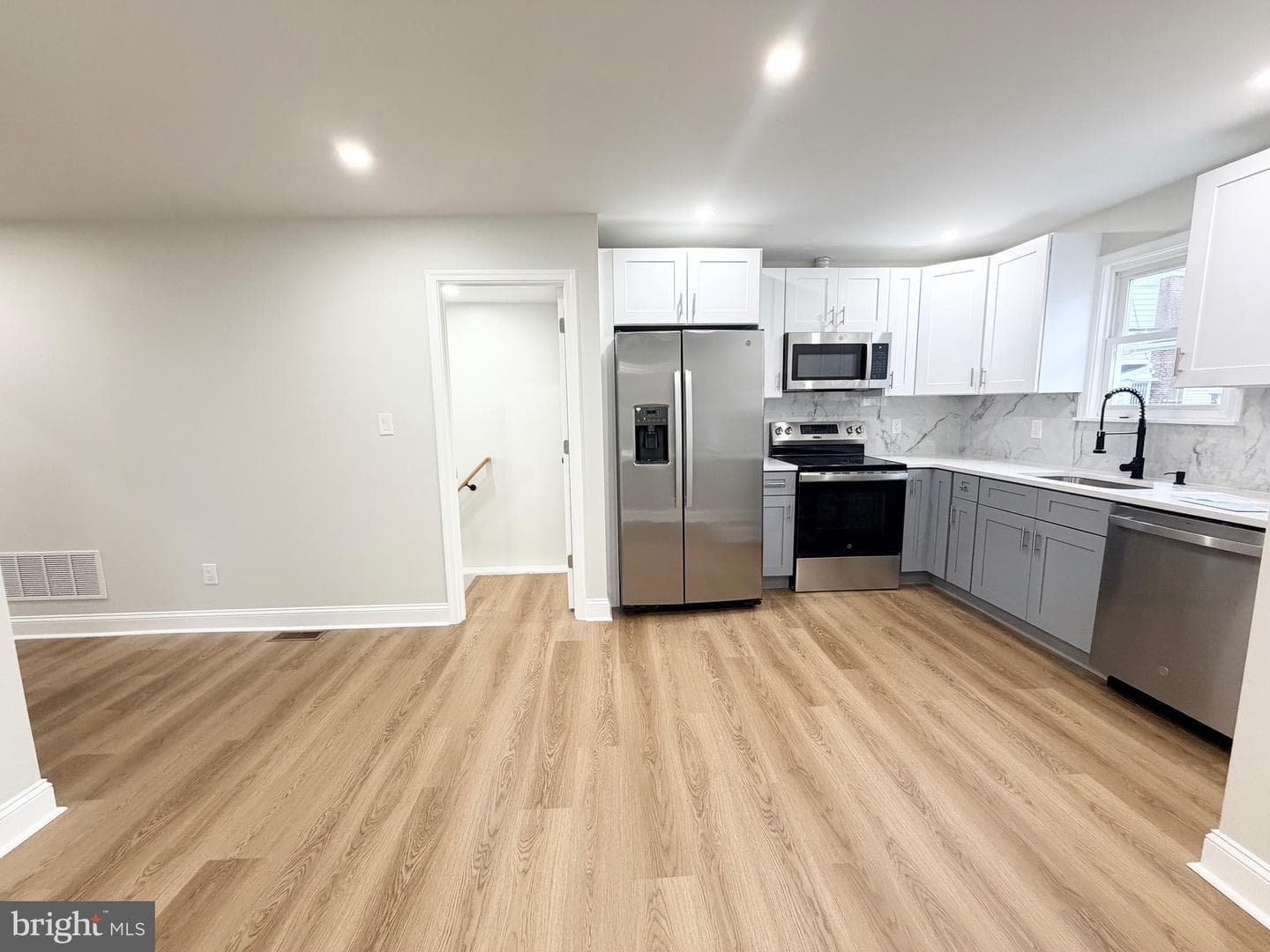 414 Acker Street photo 8