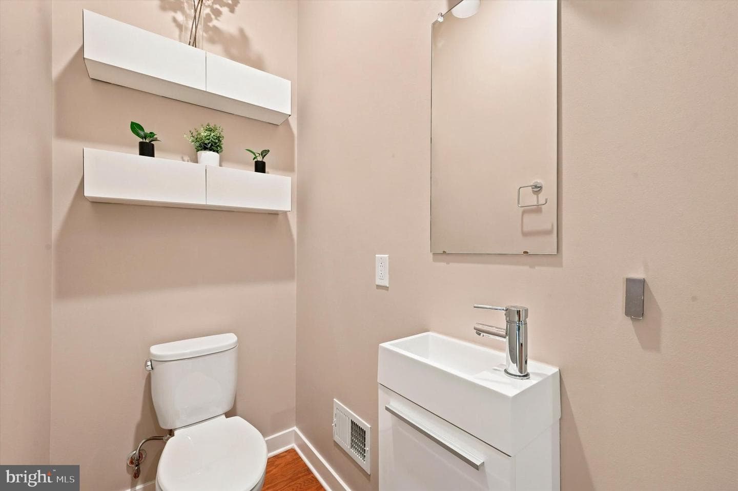 4561 Riverside Way photo 7