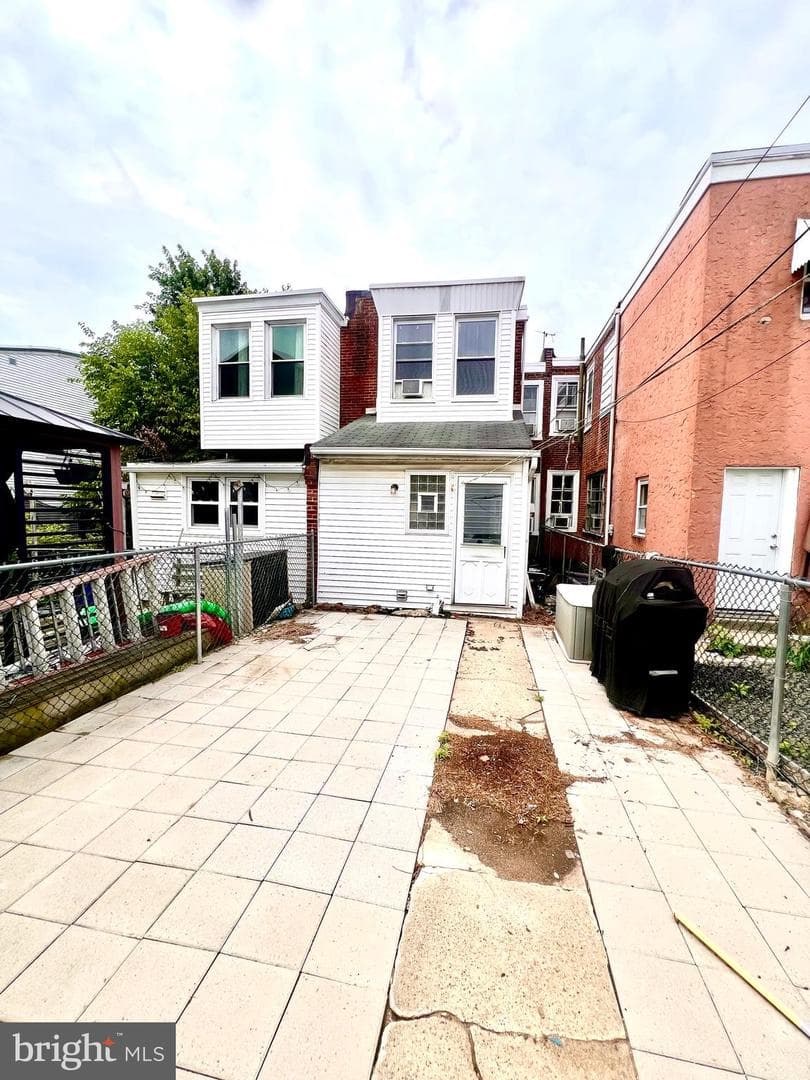 4227 E Howell Street photo 16