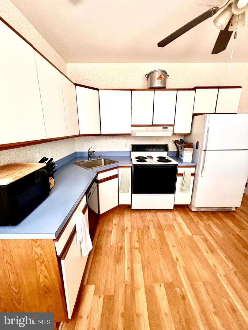 4227 E Howell Street photo 7