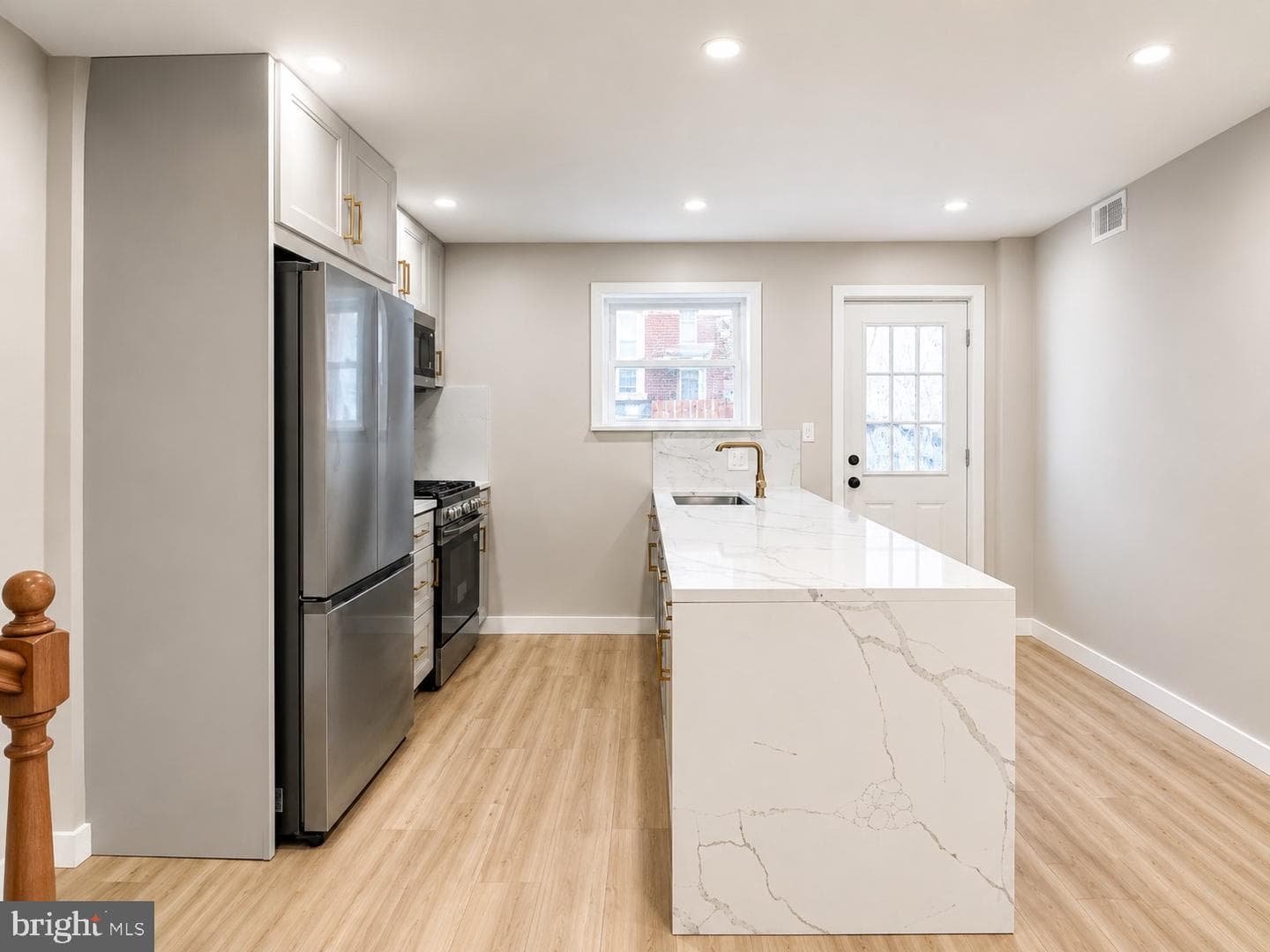 2251 S Hicks Street photo 4