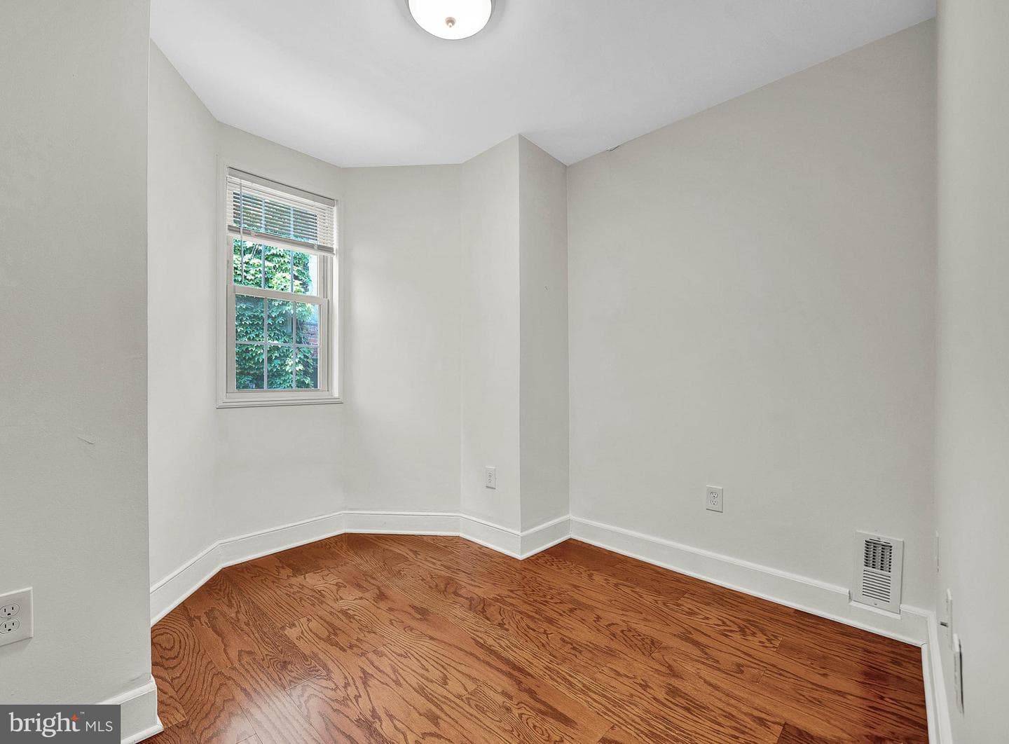 1748 Tulip Street photo 28