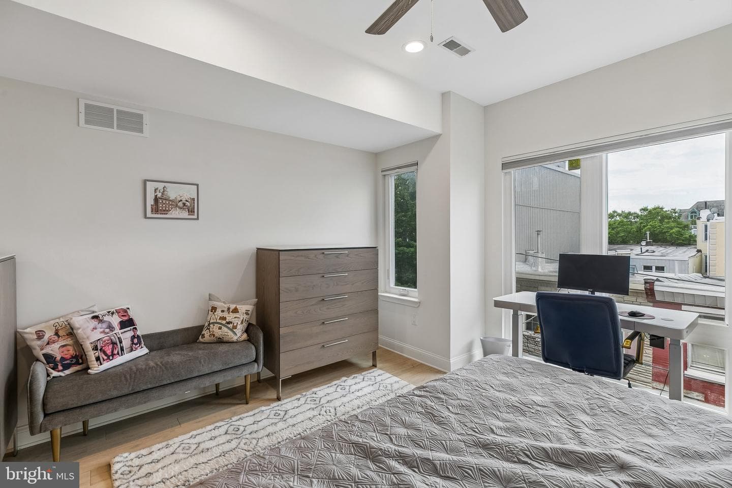 2045 Saint Albans Street photo 13