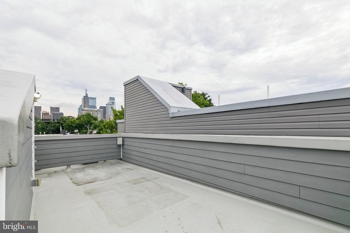 2045 Saint Albans Street photo 31