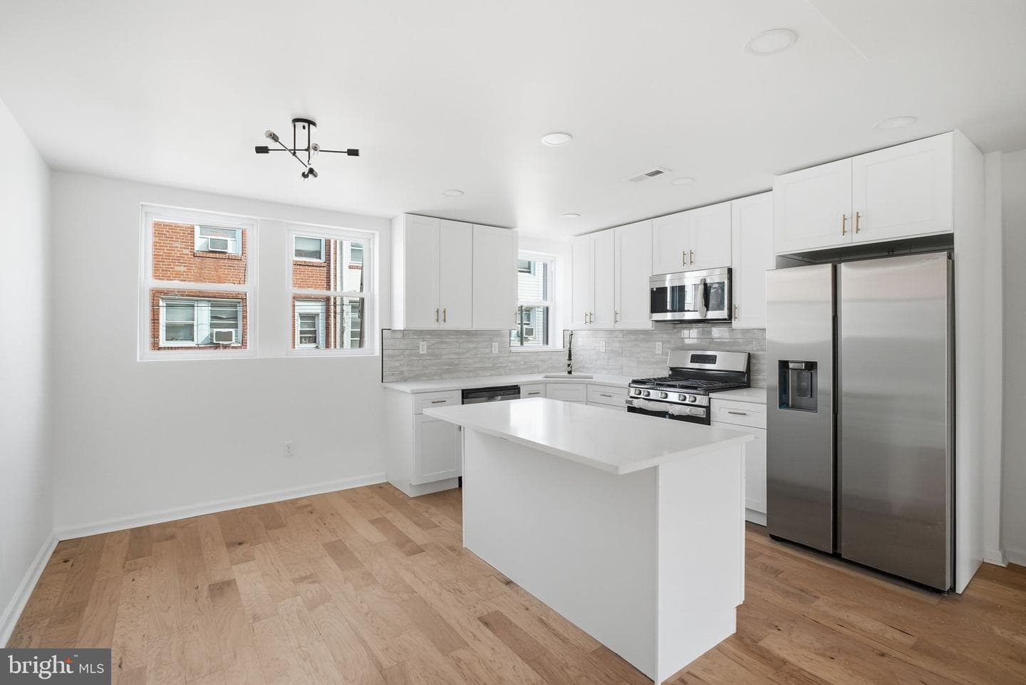 5544 Windsor Street photo 16