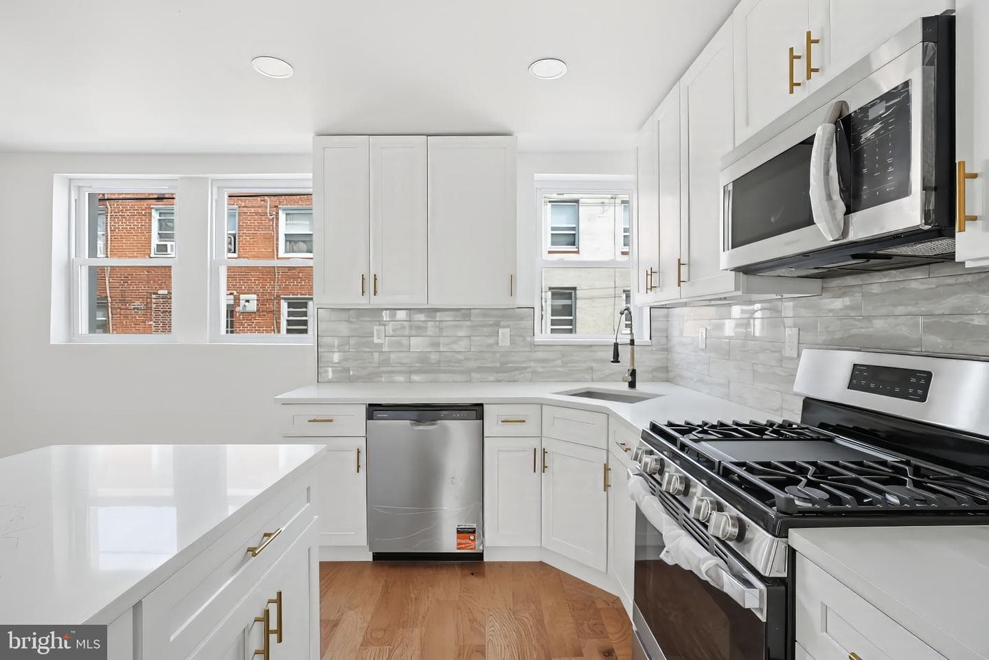 5544 Windsor Street photo 18