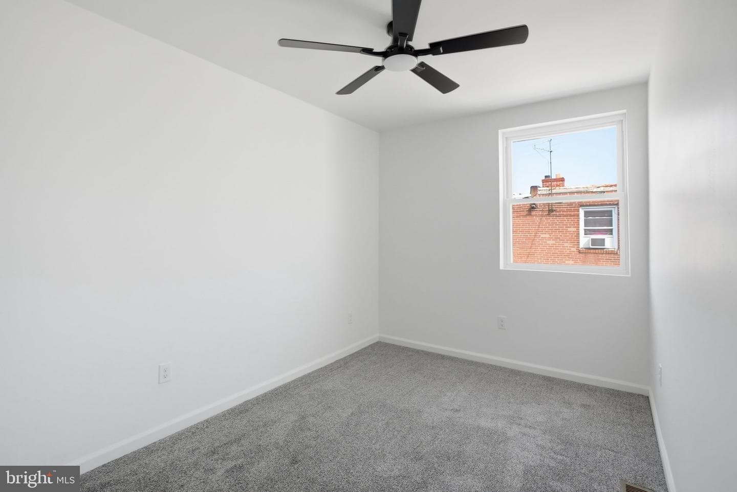 5544 Windsor Street photo 26