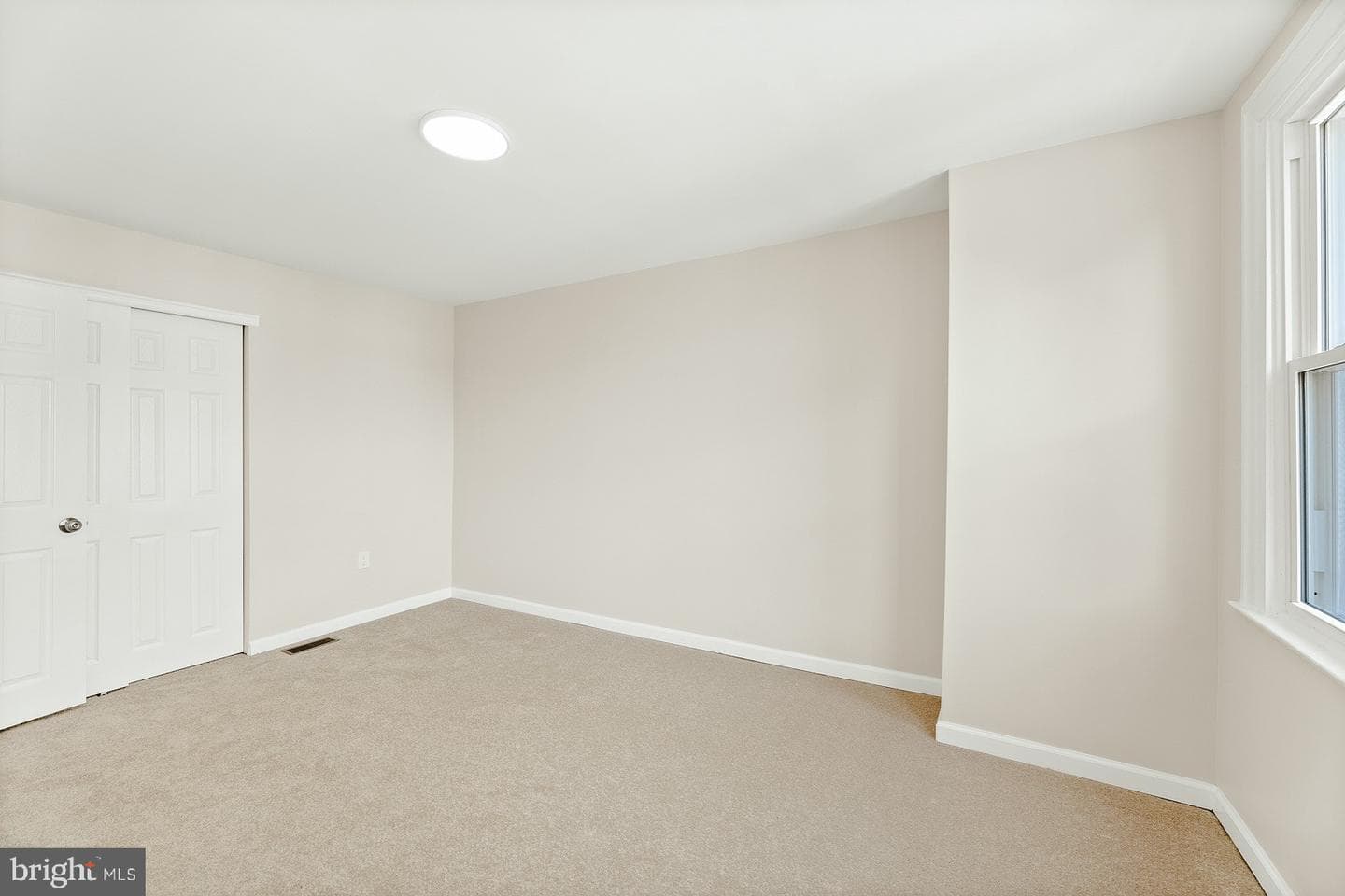 1103 E Stafford Street photo 18