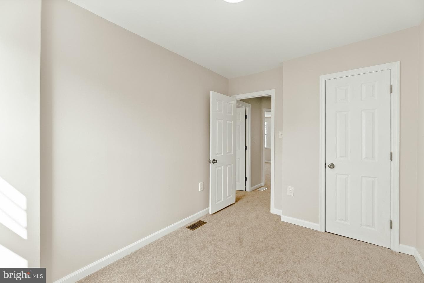 1103 E Stafford Street photo 20