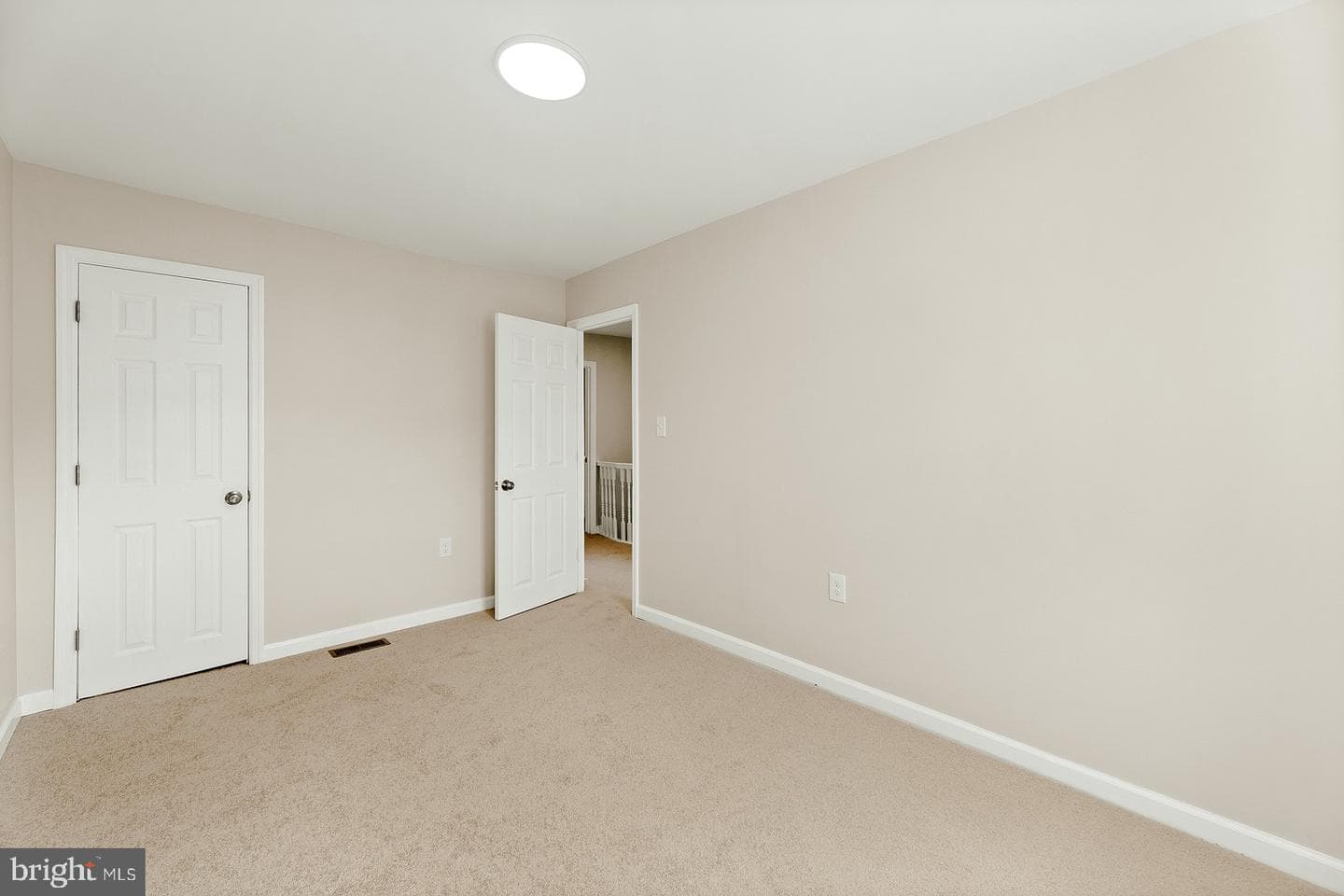 1103 E Stafford Street photo 21