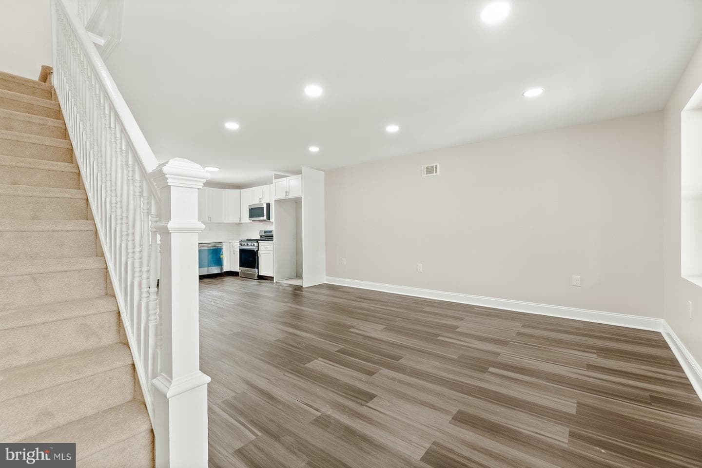 1103 E Stafford Street photo 7