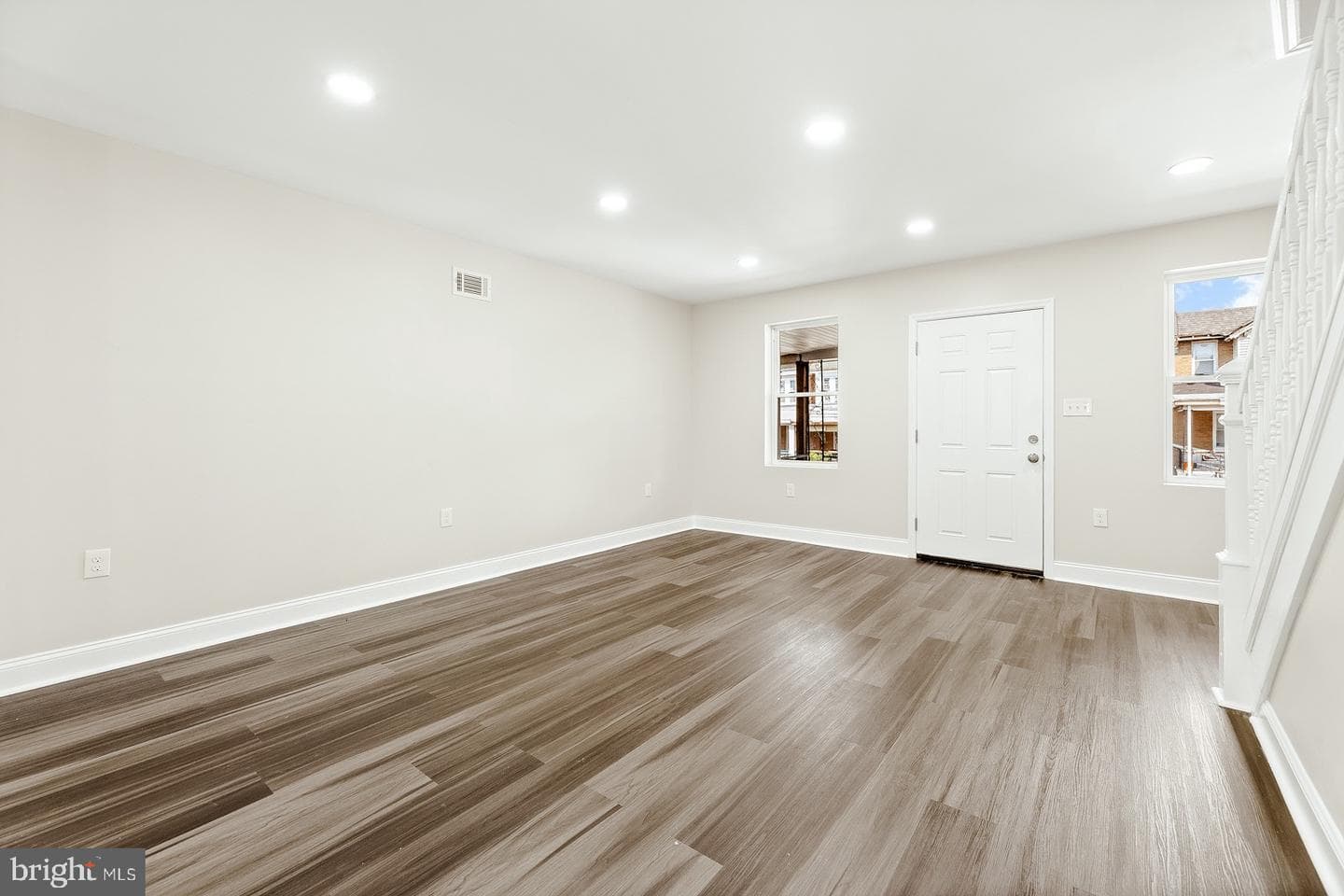1103 E Stafford Street photo 8