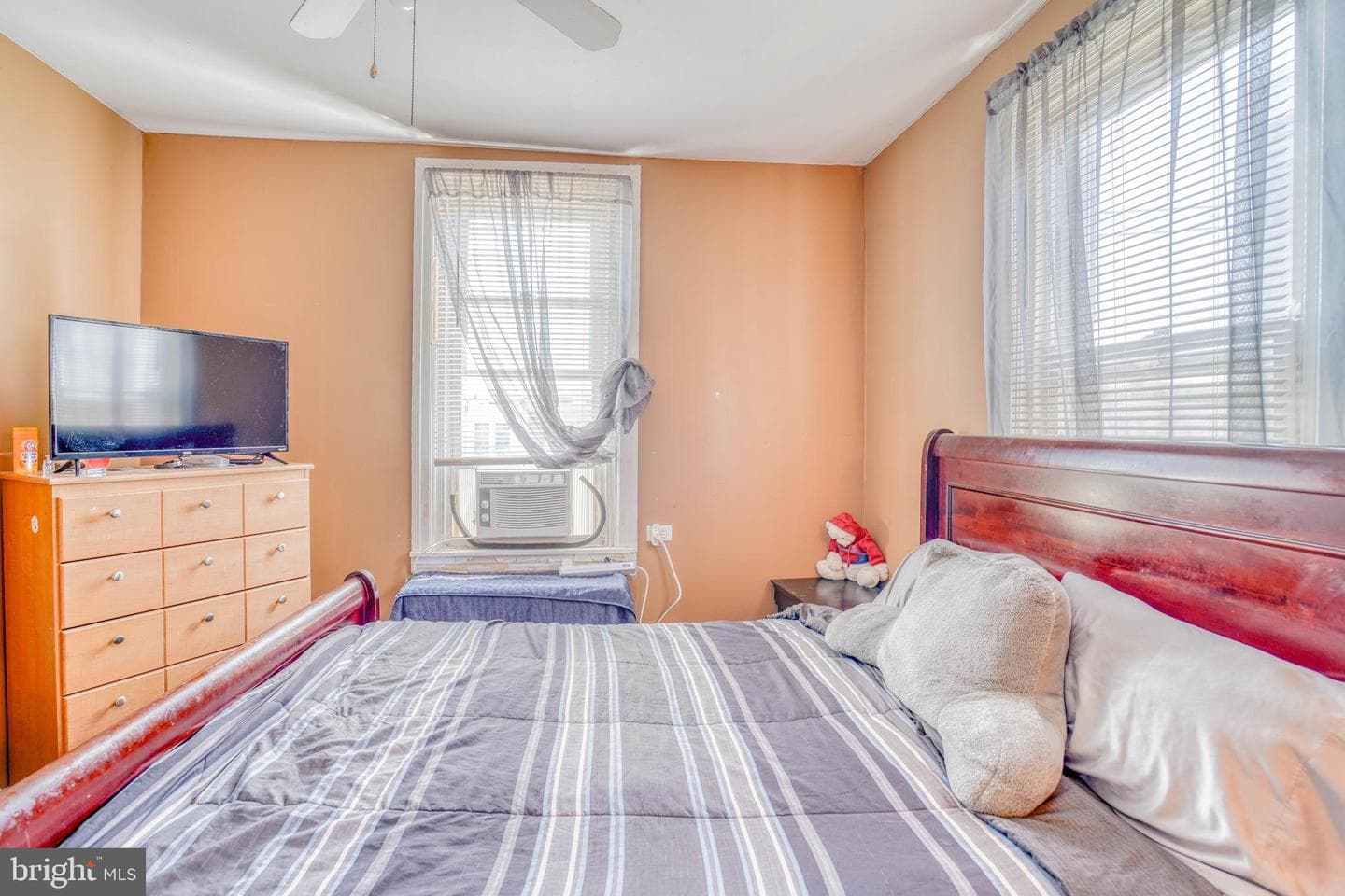 5829 N Howard Street photo 30