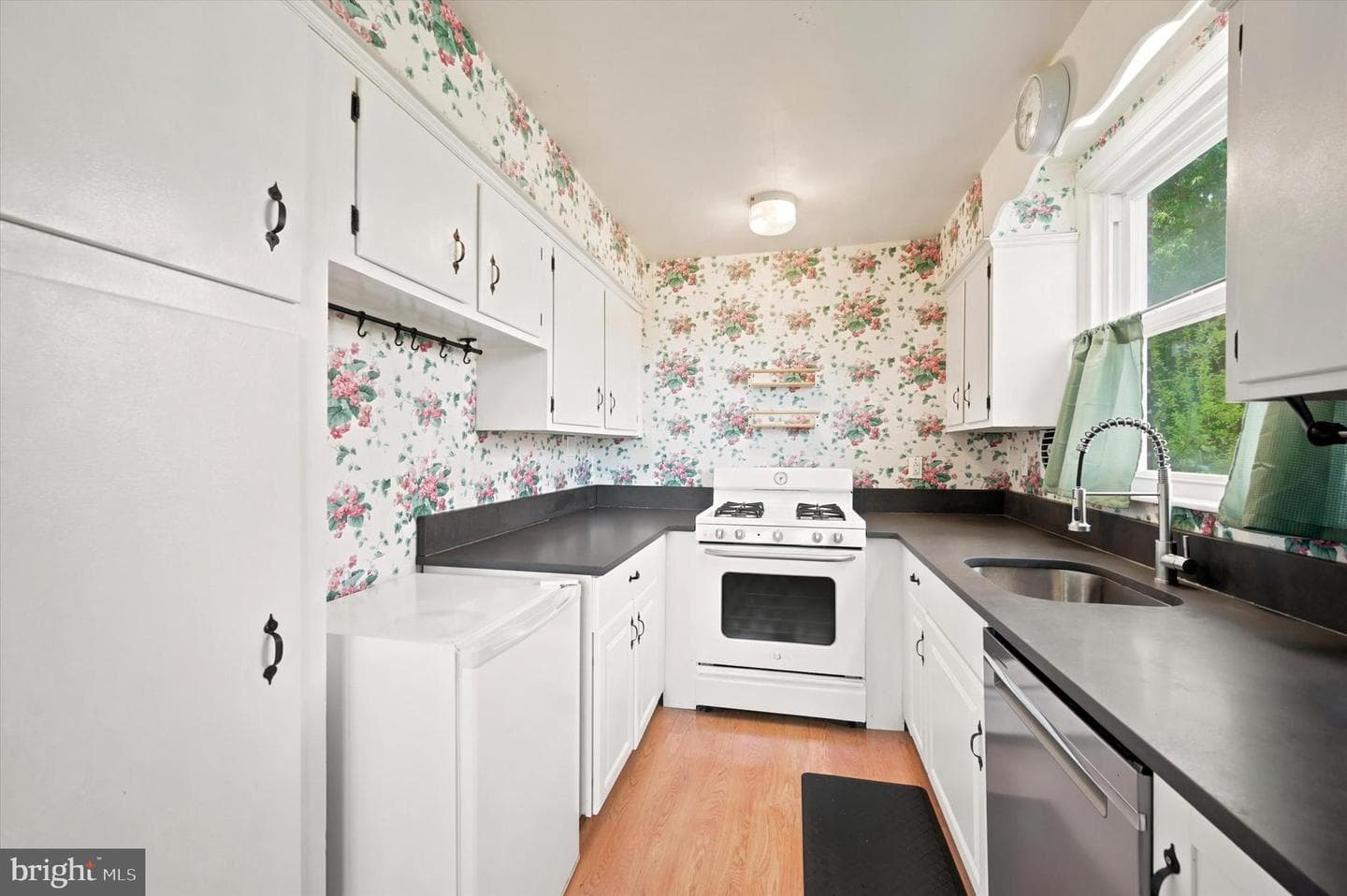 506 Gates Street photo 9