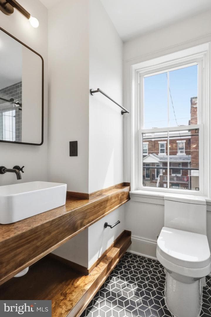 200 E Hortter Street photo 22