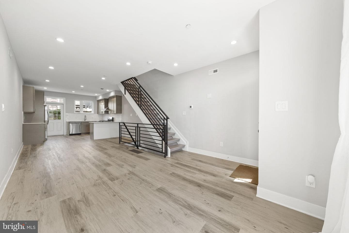 1517 N Marston Street photo 3