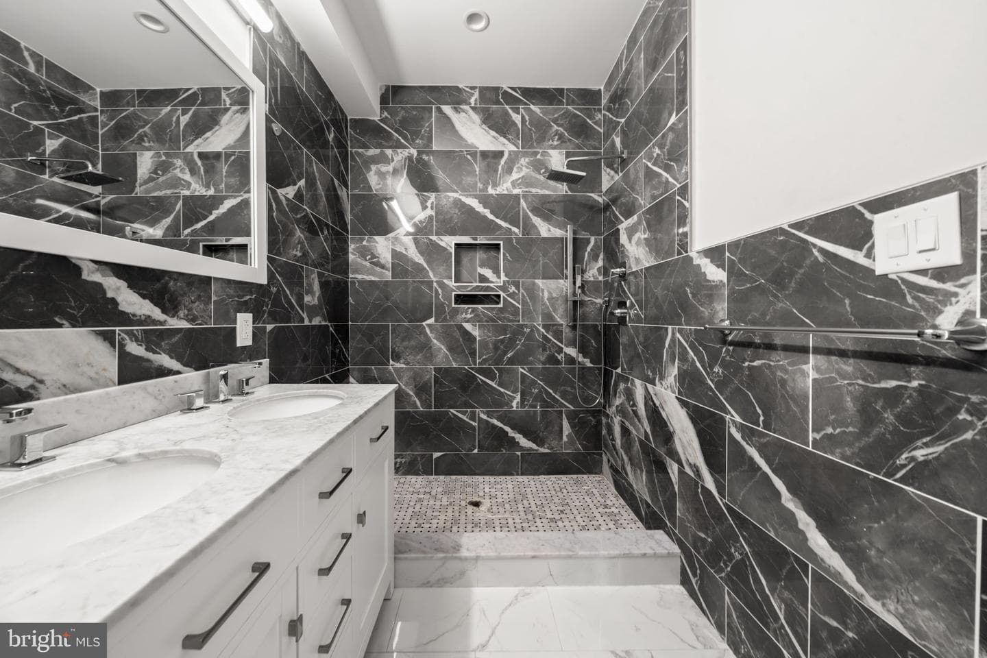 1517 N Marston Street photo 32