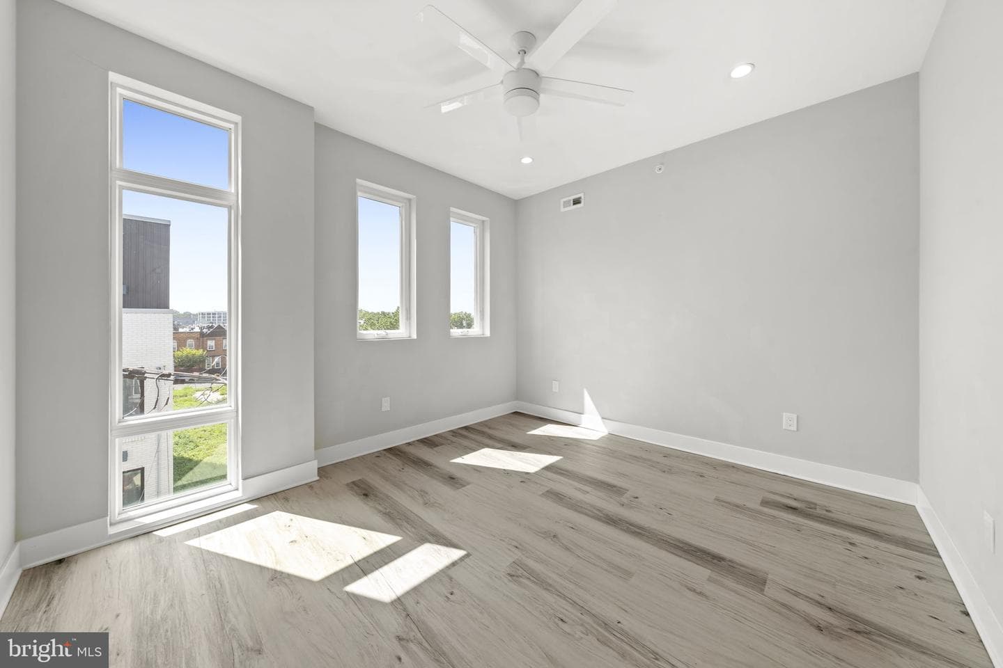 1517 N Marston Street photo 34