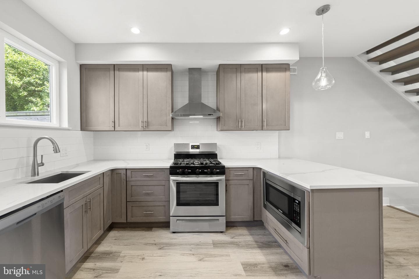 1517 N Marston Street photo 8
