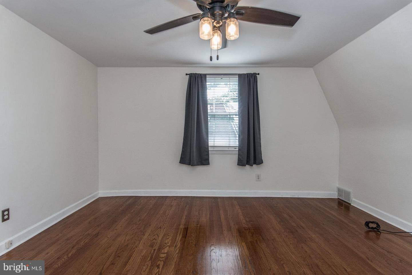 8606 Bridle Road photo 34