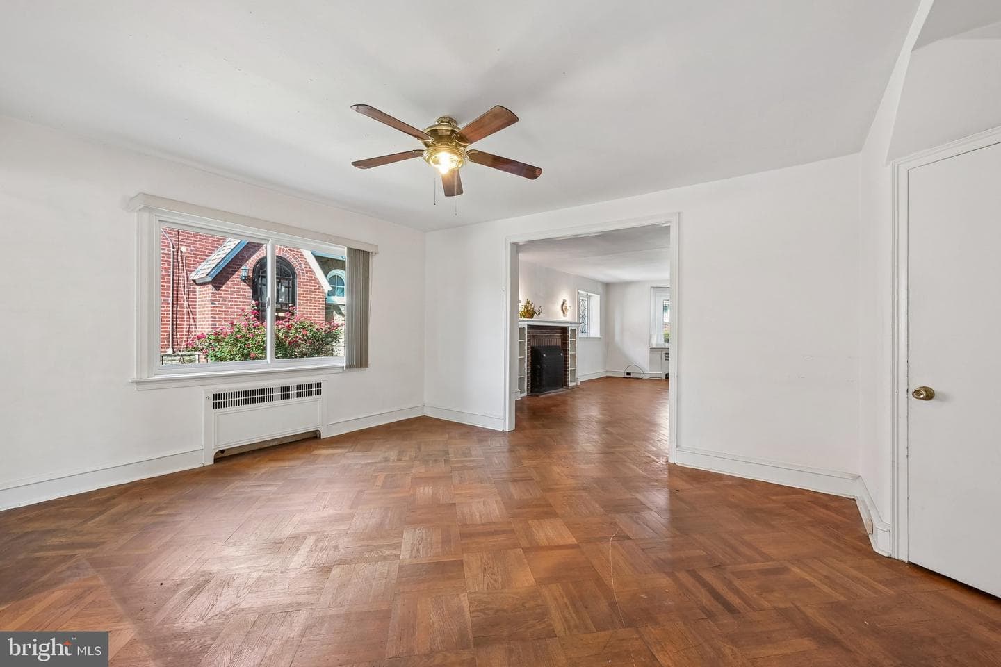 914 E Dorset Street photo 4