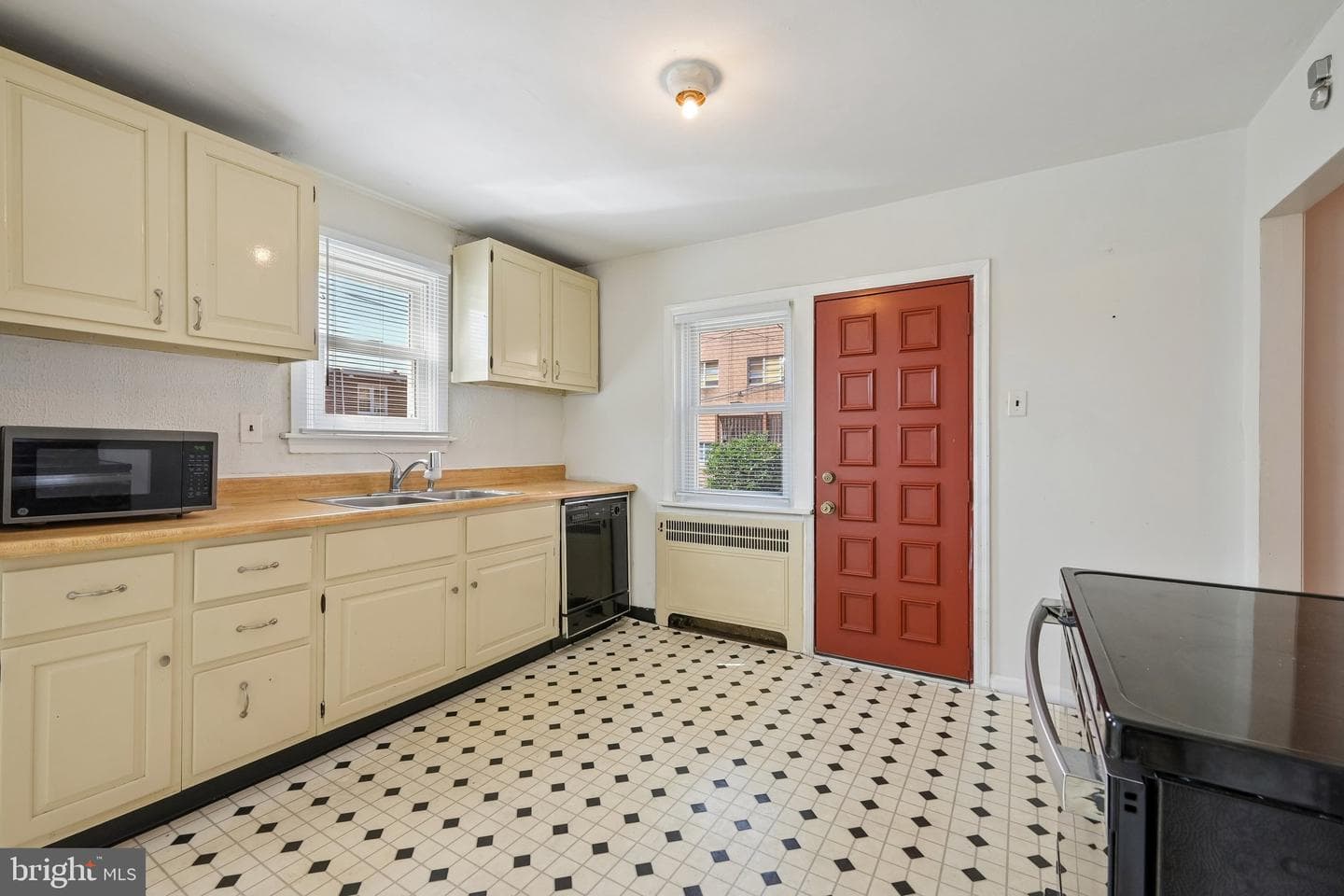 914 E Dorset Street photo 7