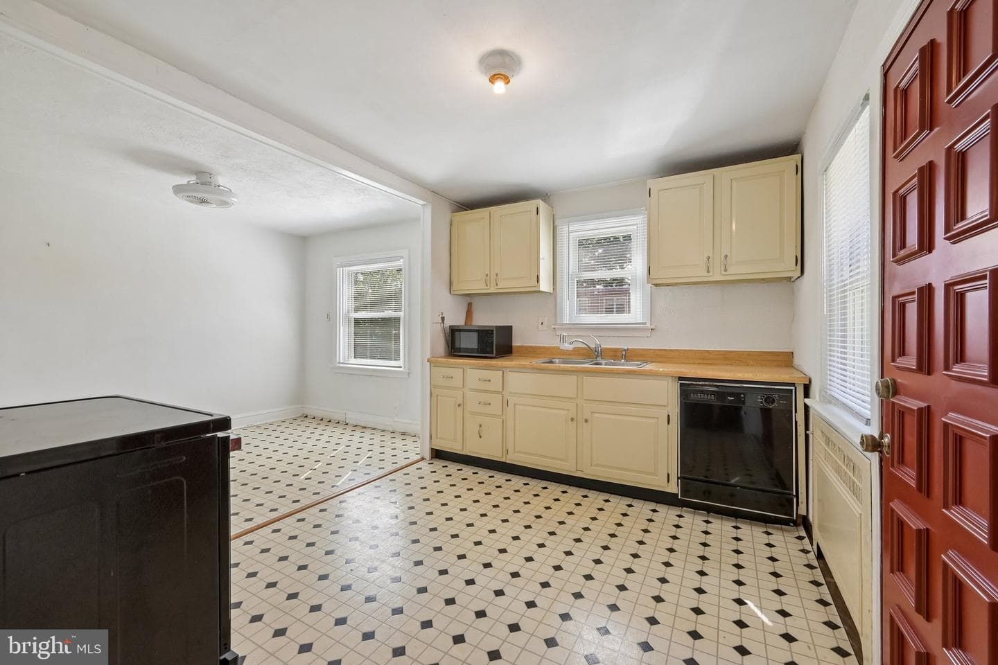 914 E Dorset Street photo 9