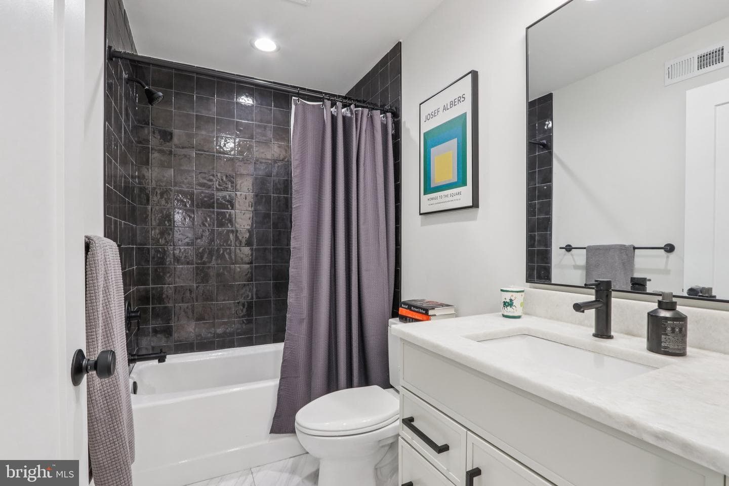 953 N Marshall Street photo 19