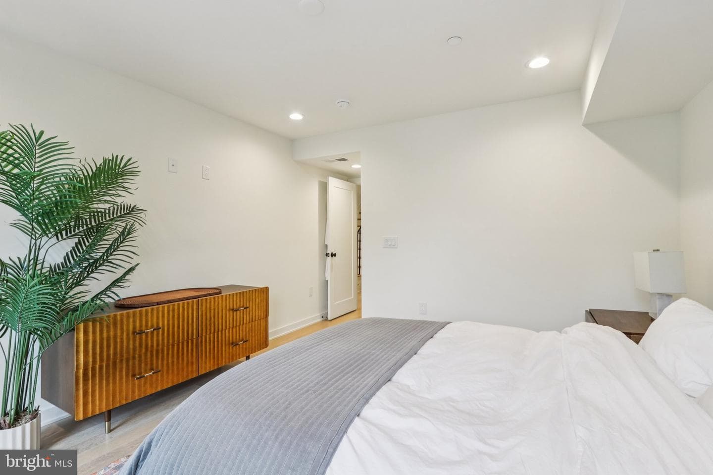 953 N Marshall Street photo 22