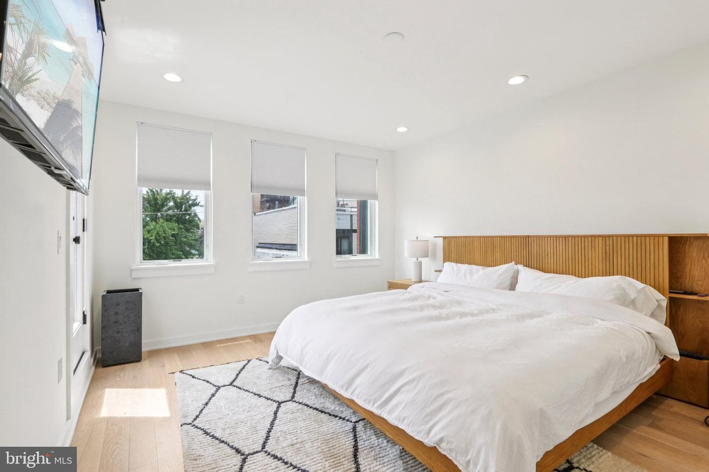 953 N Marshall Street photo 28