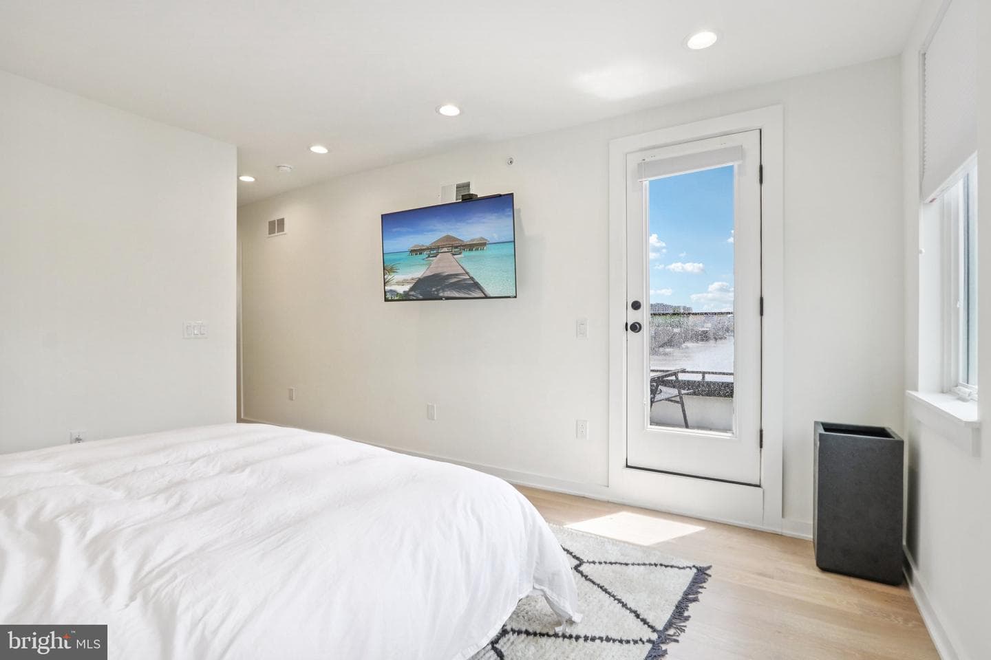 953 N Marshall Street photo 30