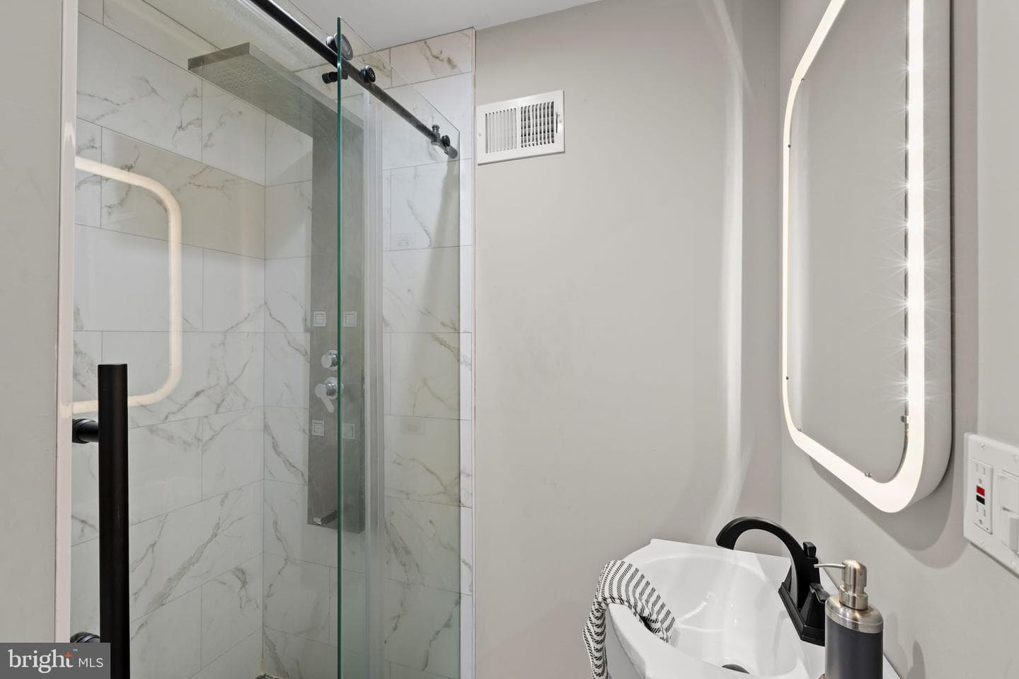 1416 N Dover Street photo 28