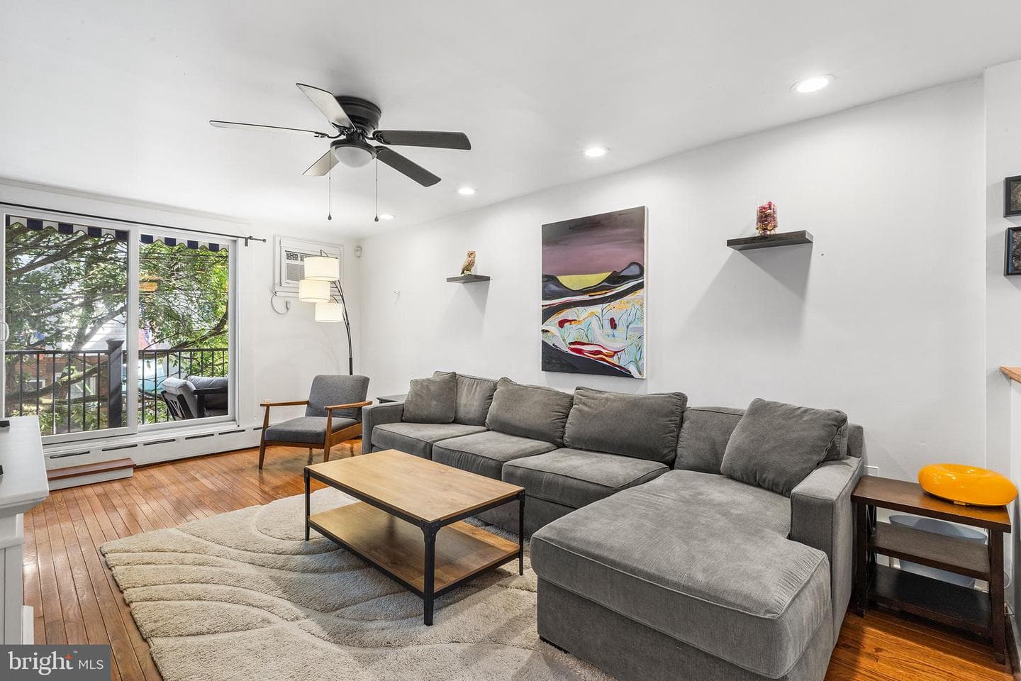 908 Greenwich Street photo 3