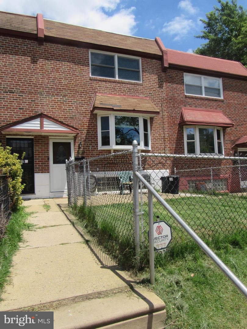 2839 Maxwell Street photo 3