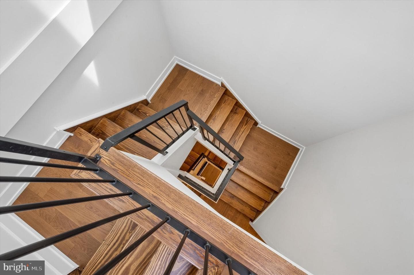 527 Christian Street photo 23