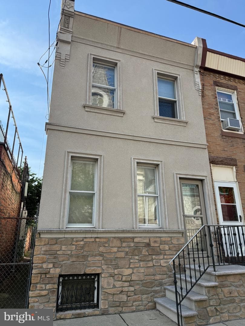 3183 Gaul Street photo 2